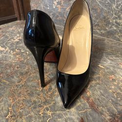 Christian Louboutin Pigalle black patent leather heels. Size 41