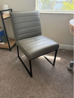 Set of 2 leather dining chairs