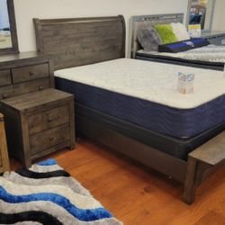 *Now Available!!!*---Bold Peter Queen/King Bedroom Sets---From $699!!!---Delivery And Financing🤭
