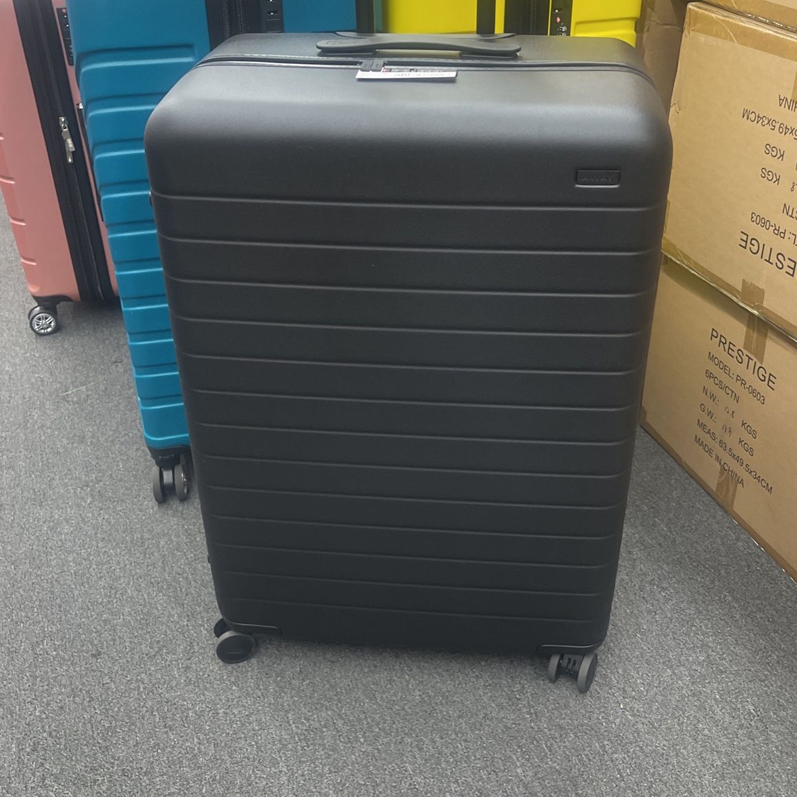 Away Luggage New Black Large 28 High Quality Travel Bag TSA Lock 8 Wheel Spinner 
