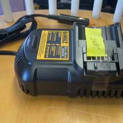 DEWALT 20-Volt Max Lithium-Ion Vehicle Battery Charger