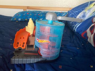 Hot Wheels Ice Cream Shop Play Set