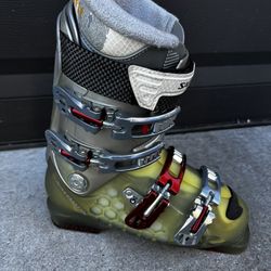 Salomon Women’s boots Size 7