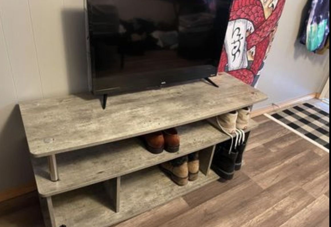 Tv & Entertainment Stand 