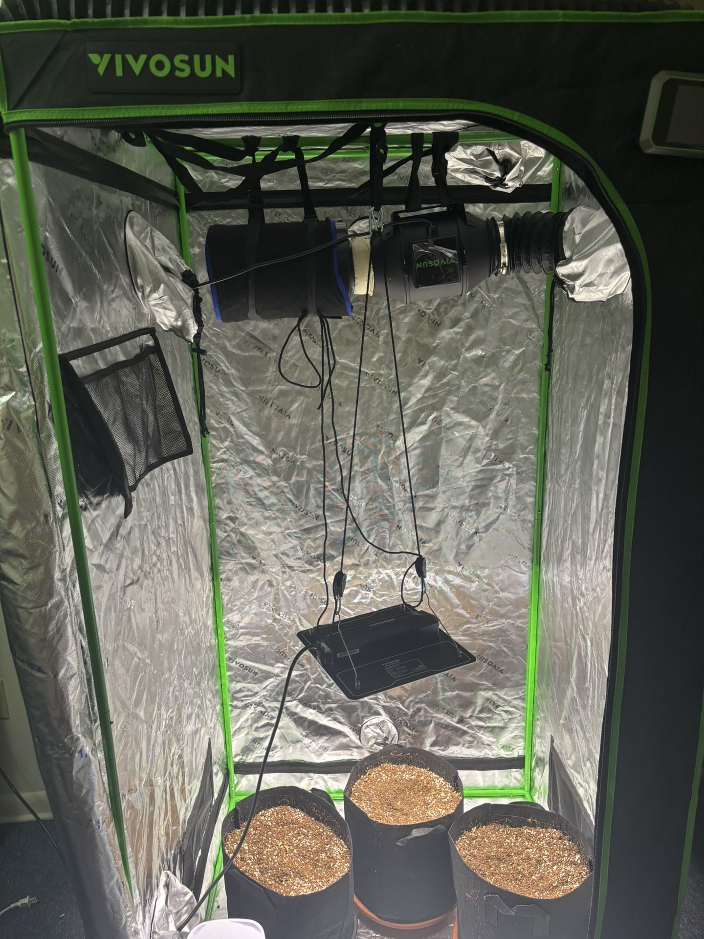 Complete Indoor Grow Room Setup – Tents + Lights + Exhaust + Irrigation + Humidity Gear (Everything Included!)