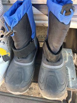 Snow Boots Size 4