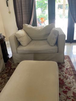Living room set in excellent condition (price is negotiable)
