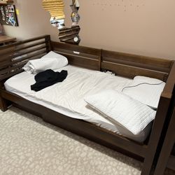 Bunk Beds That Can Be Stacked Or Used As Single Beds