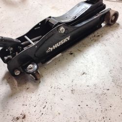 Husky power Jack 2 1/2 ton 