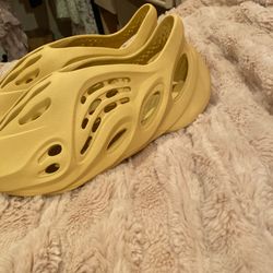 Adidas Cream Yeezy Foam Runners 🏃