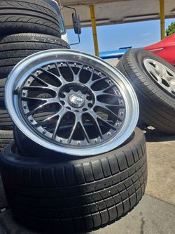 Set four used Wheels and tires 225/40-18