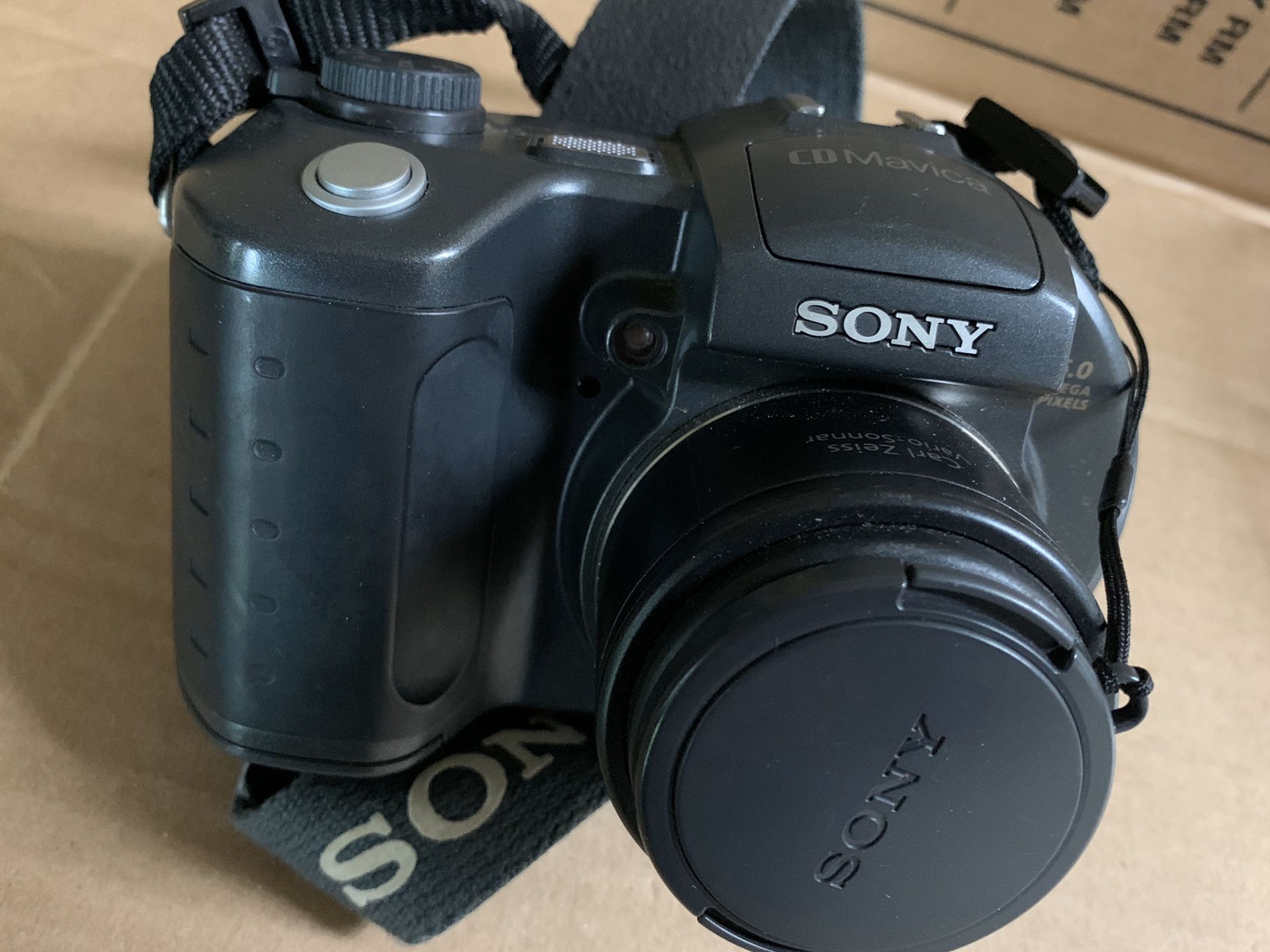 Sony Mavica MVC-CD500 5.0MP Digital Camera