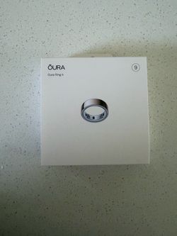 Oura ring 4 (brand new)