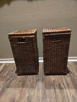 2 small wicker storage