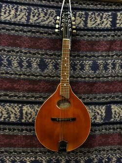 Kentucky KM-272 Mandolin – Oval Hole – Kentucky Case Included