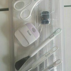Cricut Essential Tool Set NEW! for Sale in Nutley, NJ - OfferUp
