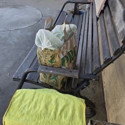 Free Food come now plz can't hold