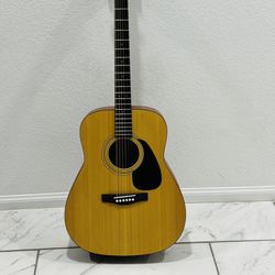 Yamaha F-35 Dreadnought Acoustic Guitar  Condition like new