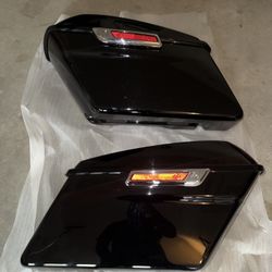 2022  HARLEY DAVIDSON ROAD KING OEM VIVD BLACK SADDLE BAGS ..NO KEYS