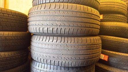 255/65/18 two tires used in good condition 🛞🦈