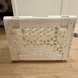 KindTail PAWD Collapsible dog crate w/pads