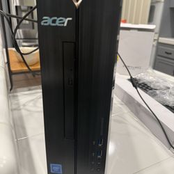 Dell Aspire Computer With Wireless Keyboard And Mouse