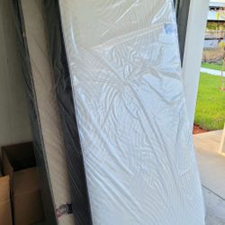 NEW TWIN-SIZE MATTRESS AND BOX SPRING