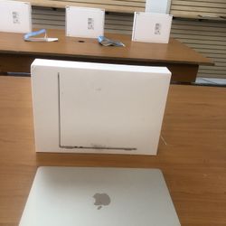 (2022) 13” MACBOOK AIR / M2 CHIP