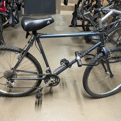 GREEN MENS TREK BIKE