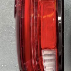 2019-2023 GMC Sierra LT Taillight OEM