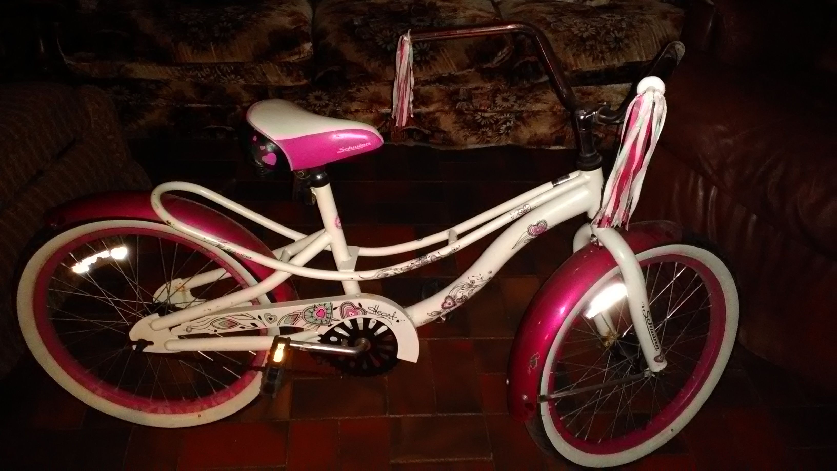 PINK Schwinn 20 inch Cruiser Bike - Girls - Heart Vintage