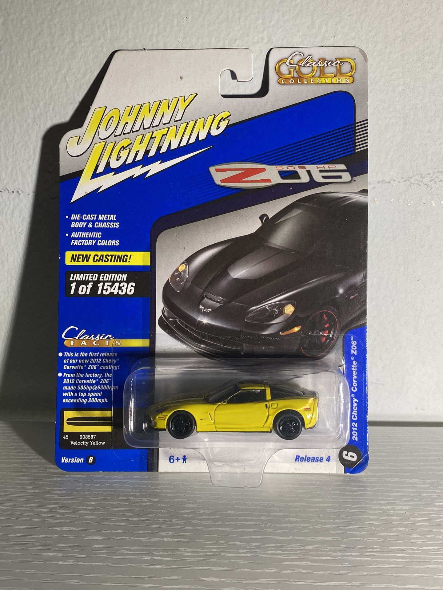 Johnny Lightning 2012 Chevy Corvette Z06