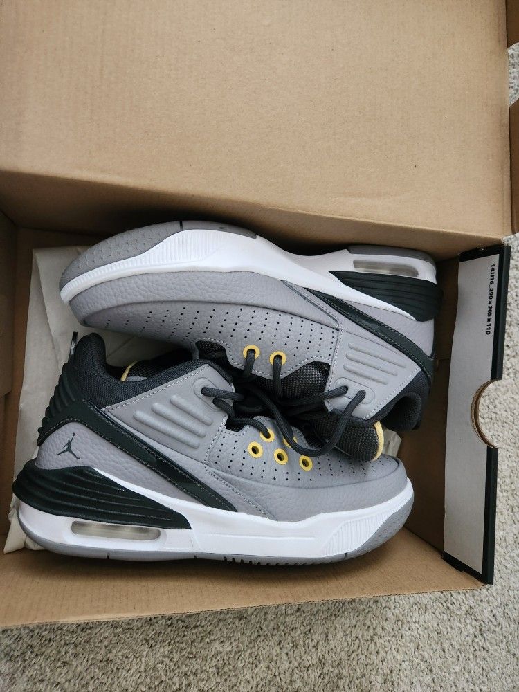 Nike Jordan Max Aura 5 tennis shoes