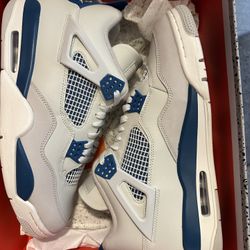 Jordan 4 Military Blues 