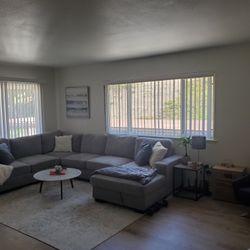 Sectional W/ Pull Out Sleeper