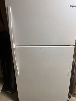 Whirlpool Top-Freezer Refrigerator White