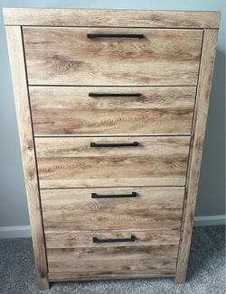 Farmhouse style 5 drawer dresser