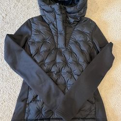 Northface Women’s Puffer Long Sleeve Shirt  (size small)