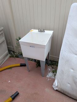 Utility sink