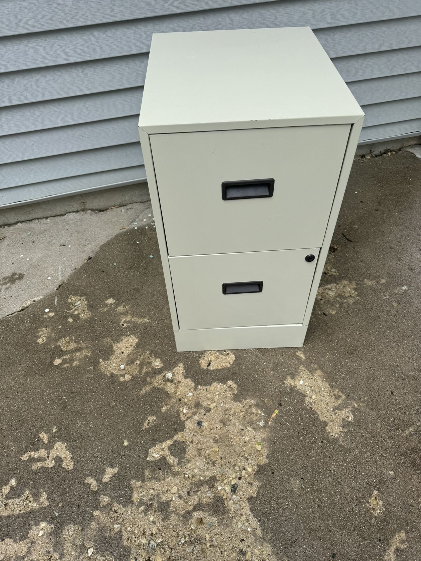 Filing Cabinet With Key