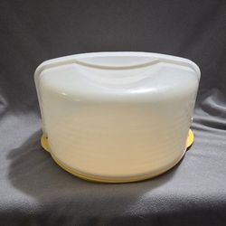 Tupperware Cake Carrier with Lid – Yellow