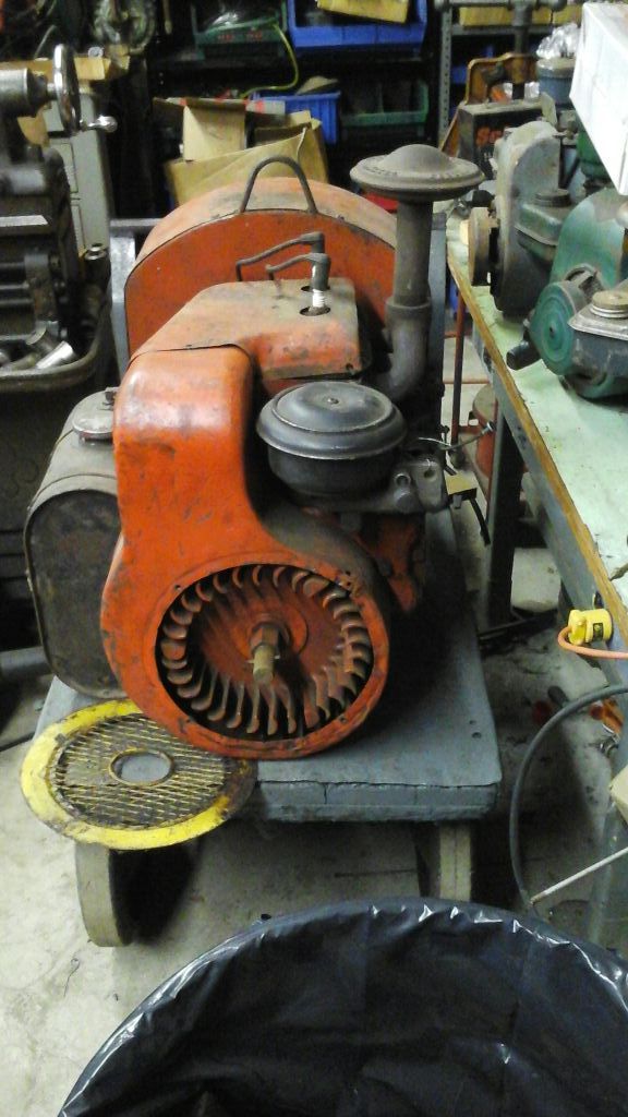 Lincoln gasoline welder with 2cyl Wisconsin engine 180 amp. ( LINCWELDER )