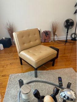 Small Couch w/2 chairs  - Leather