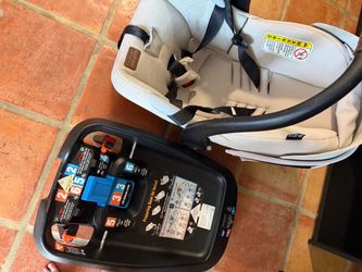 Maxi-Cosi Infant Car Seat with Base