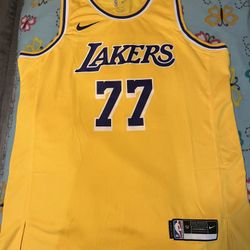 Los Angeles Lakers NBA draft fit Luka Doncić size large