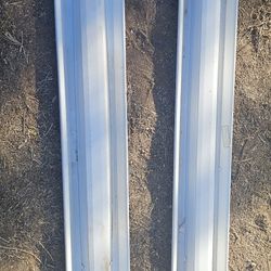 Fluorescent Light Fixtures 