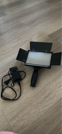 Portable ProMaster LED308B light