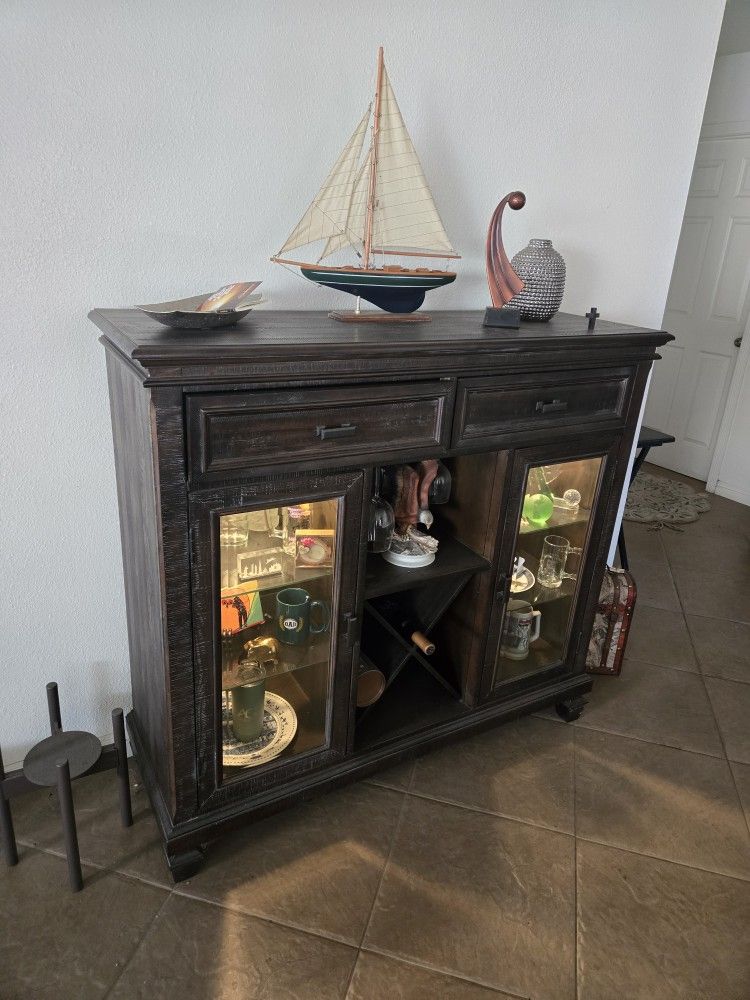 Nice Bar Entertainment Table