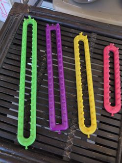 4 piece of knifty knitter