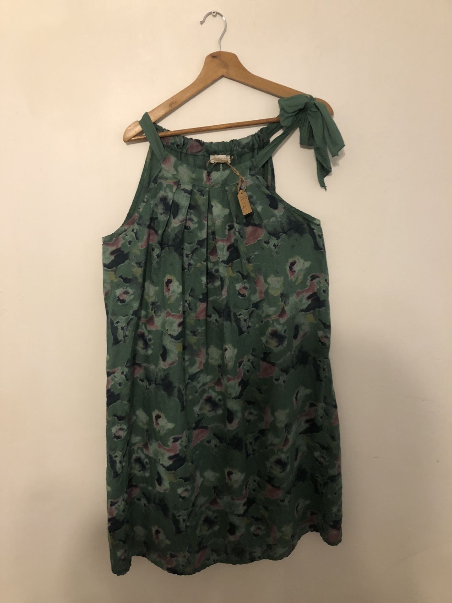 Woman’s Large Linen Dress